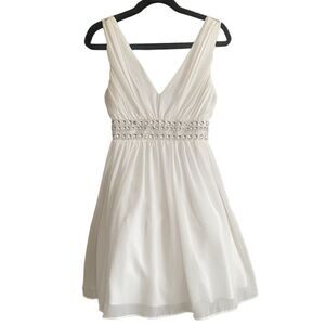 City Trianglees White V-Neckk Cocktail Dress. Size 1. New Year’s Eve
